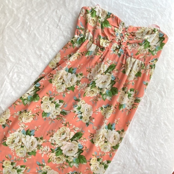 Forever 21 Floral Maxi Dress in Size Medium - Picture 5 of 14